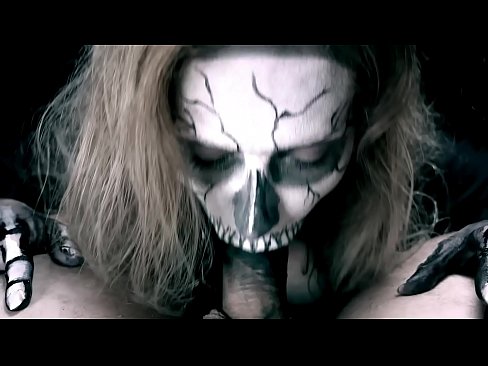 ❤️ Demonska djevojka siše kurac svojim crnim ustima i guta spermu. ❤️❌ Porno u pornografiji bs.pornmega.ru ❤